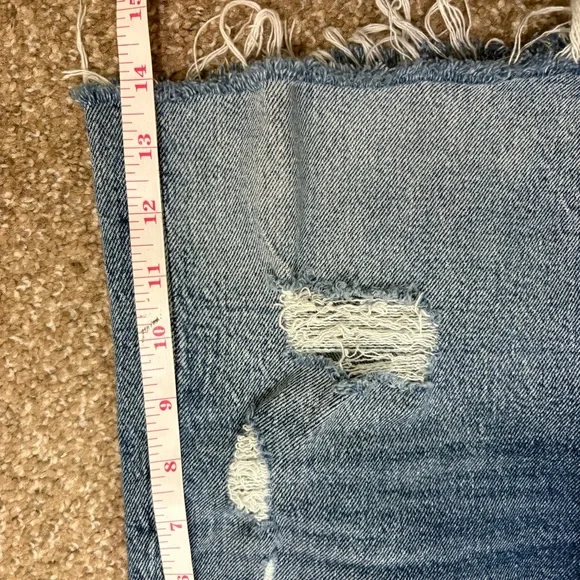 Maurice’s Goldie Blues Cheeky Shorts Size 8 Distressed Raw Hemmed Medium Wash - Picture 9 of 10